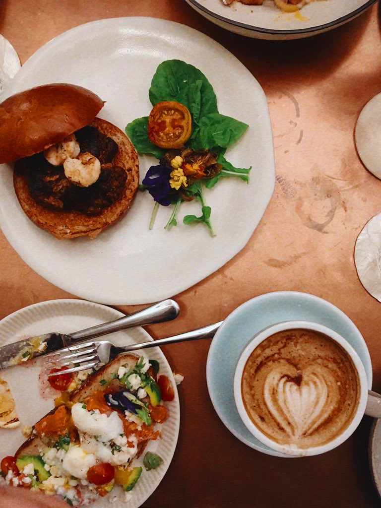 macysfields's tweet image. had two dinners and brought home bread for breakfast tom 🤰🏻@kokokrunchie @nicetoMiTiu thanks, @Yu_B_Crazy 🤗 #eatsleeprepeat