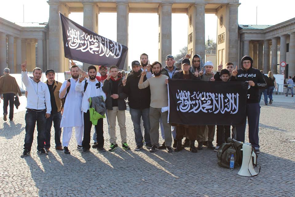 NathanWiseguy's tweet photo. @Eure_LeylaBilge Dank der "Toleranz" gegenüber dem Bösen gibt es auch solche Photos von der location...und da wünsch ich mir die GIs zurück, die dort früher aufgepasst haben. https://t.co/Vs4bXqPBbW