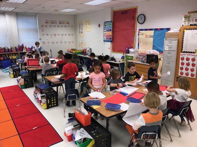 FtBelvoirES's tweet image. Ms. Miller's kindergarten class is working on expressing their feelings!  In this exercise the students are asked to cut out objects and draw how  they are feeling. #FtBelvoirPrimary #Kindergarten #DrawItOut