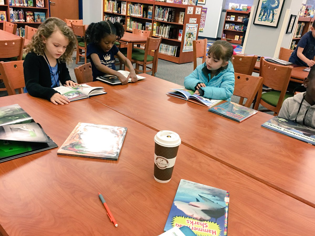 missbetsysexton's tweet image. We love checking out books at the library! Thanks Mrs. Hamilton and Mrs. Morrow! #mckmcc #mymisd #mcclurelibrary