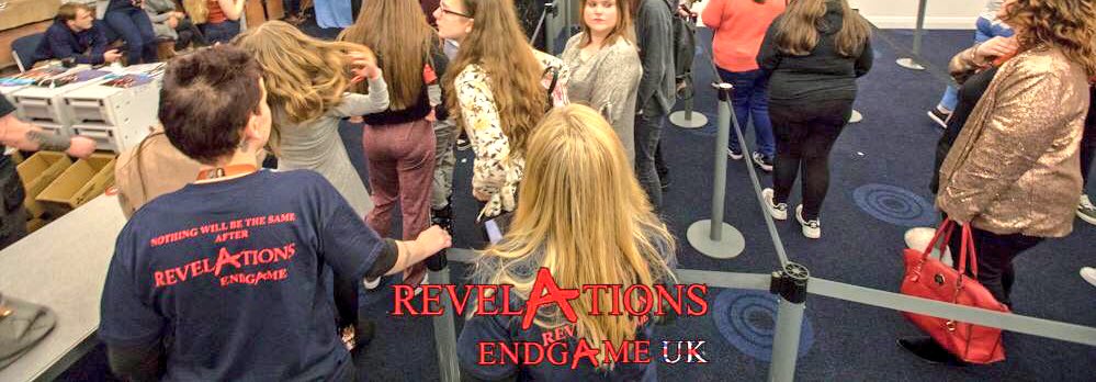 mycherieamour25's tweet image. Just in time for #tbt. More @RevEndgameUK pictures were posted on Facebook!! All you can see of me is my hair. A gift to everyone because you don’t need to see any parts of my hideous face!!! Perk of having 2x the hair as most people is you get to hide behind most of it!! #pllcon