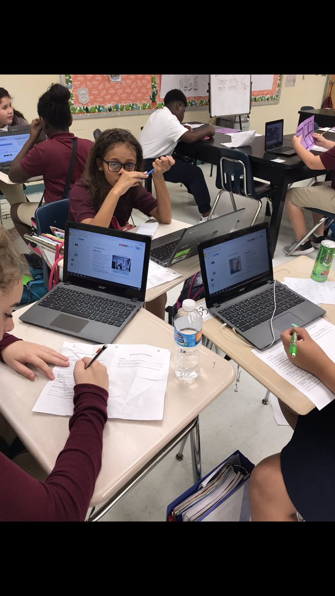 kfteacher's tweet photo. @OfficialDLDay @edcampGSU love using technology in our class today and everyday! #DLDay #EDCAMPGSU https://t.co/tw4BKZfW4i
