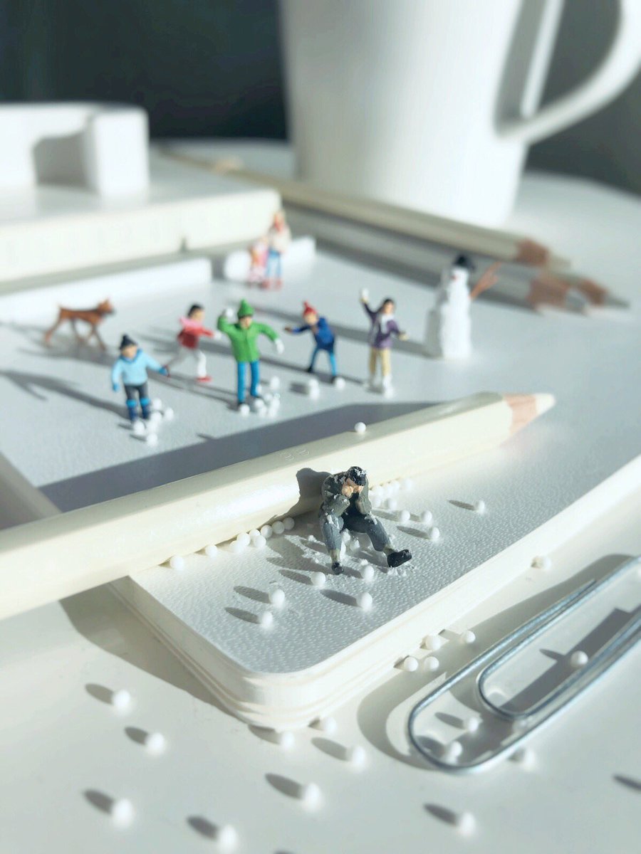 derricklin's tweet photo. It would be nice if some of our coworkers were on our side when we debate in a meeting. ๐ค
#miniature #agencylife #office #setdesign #meeting #coworkers #backup #debate #argument #callbackup #snowballfight #snowball #winter #snow #pnw #seattle #art #miniaturefigures #photography https://t.co/jX3h00rPcD