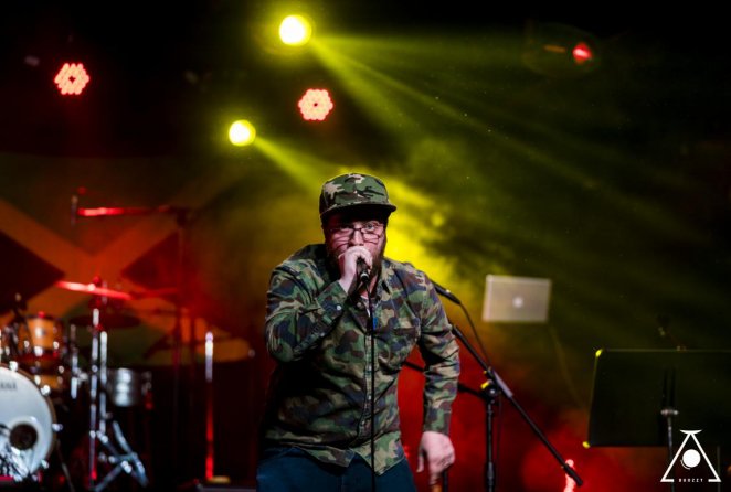 Amazing shot taken by my brother during #bobmarley #tribute #onelove #reggaemusic #livemusic #concertphoto #livephotography #musiclife #concertphotography #musicphotography #livemusicphotography #stagephotography #liveconcertphotography #bestmusicshots #exposure #focus #moment