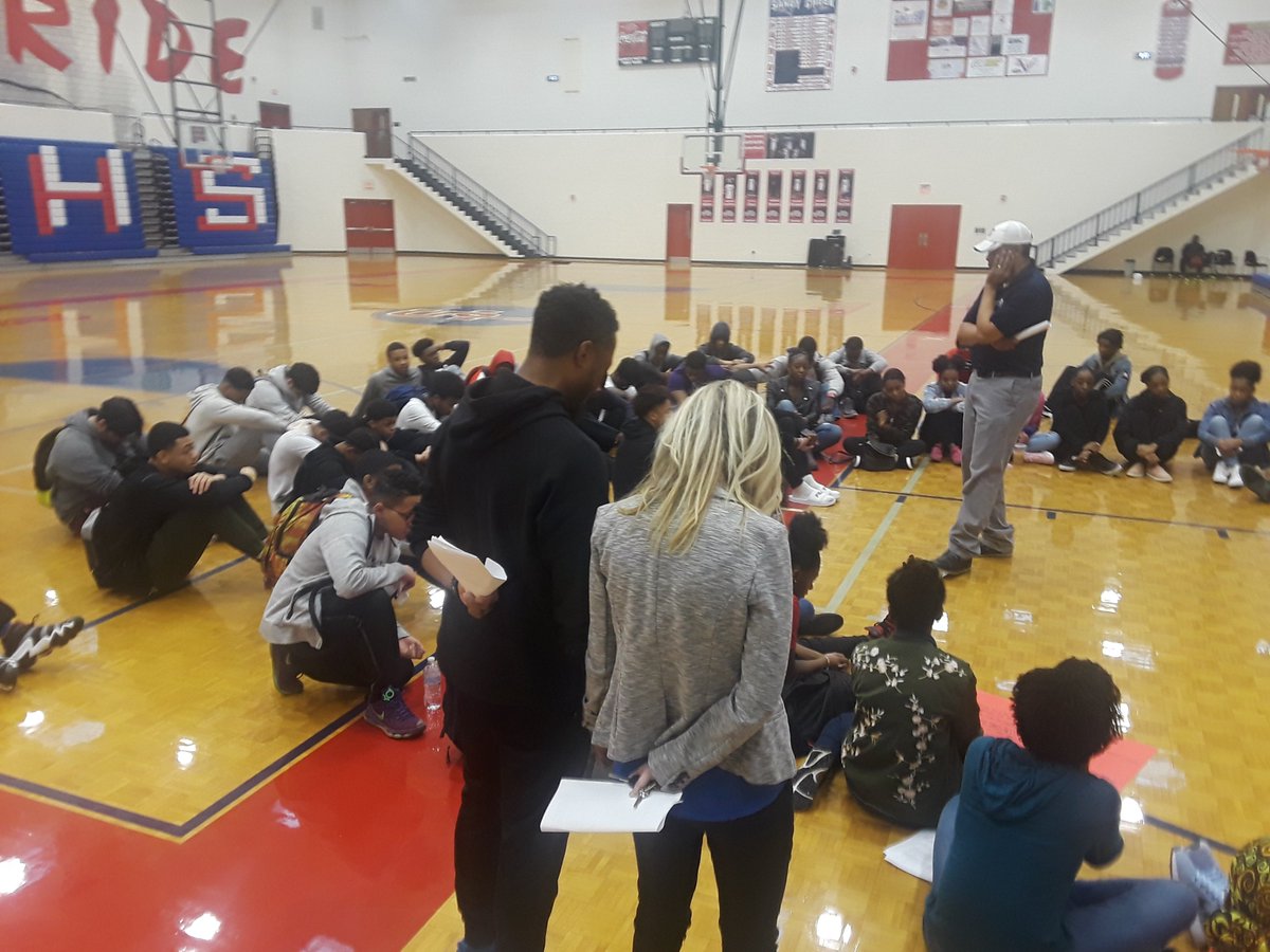 FayetteFCA's tweet photo. With Prom-Posals in full swing the students @SandyCreekfca  are talking about relationships from a Biblical perspective. Its Girls against the Guys #strong2018 https://t.co/SG8PDzPhxX