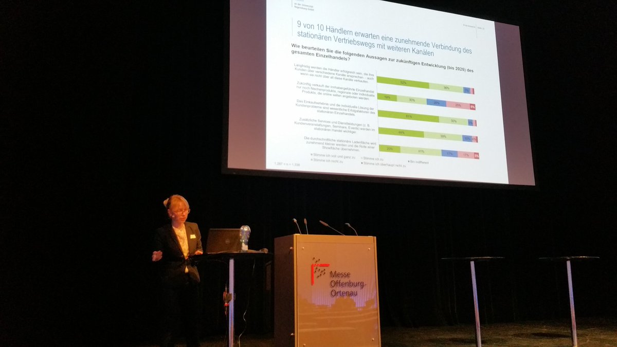 ecleitfaden's tweet photo. Manuela Paul von @ibi_research präsentiert Daten&Fakten aus unserer Studie mit mehreren IHKs über Entwicklungen im #DigitalCommerce und welche Erfahrungen Händler in #Deutschland bislang gemacht haben #ectag #Offenburg @IHK_Handel @ihk @DIHK_News https://t.co/WESD6XuJNs