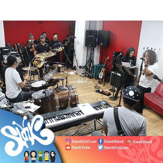 slankdotcom's tweet photo. Siang tadi, Slank latihan buat #SlankInLove bareng cewek-cewek!

Buletin kalender, pasang alarm! Siap2 tonton di layar tv. Tanggal 27 Februari 2018 mulai jam 8 malam di @TRANS7 https://t.co/m2zImhszLl