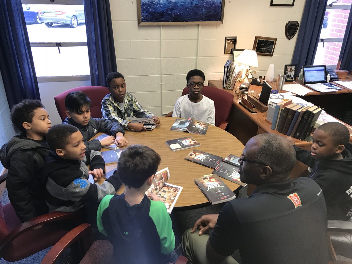 FCPSTrailblazer's tweet photo. @ziz87 thanks for finding time to connect with our @therivierabeach #juniorclassics of the @NHS_Classic_Men studying #GraphicNovel. #WhateverItTakes #community #civility #AACPSAwesome https://t.co/UaHhRiFxuF