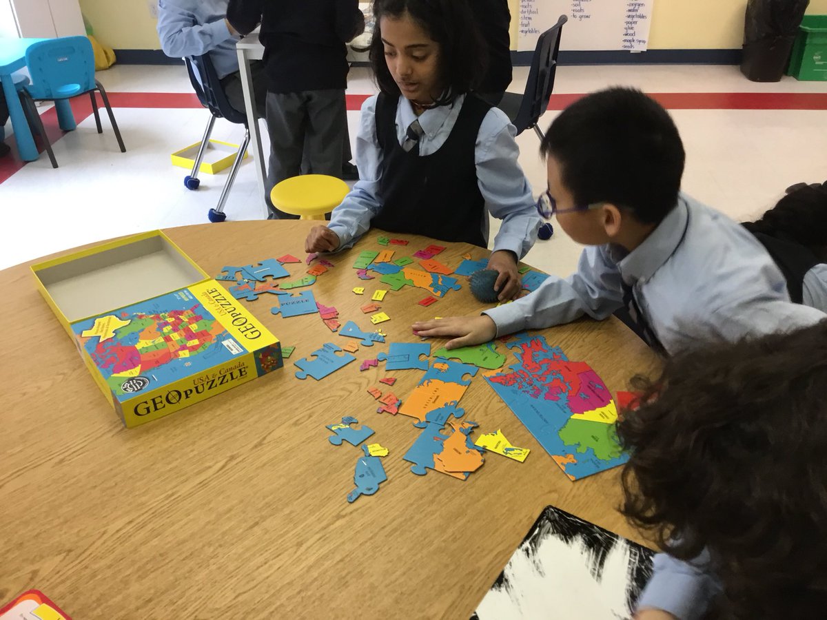 MsSpecksClass's tweet image. A little bit of #puzzling going on here before lunch!  #spatialawareness #teamworkdreamwork