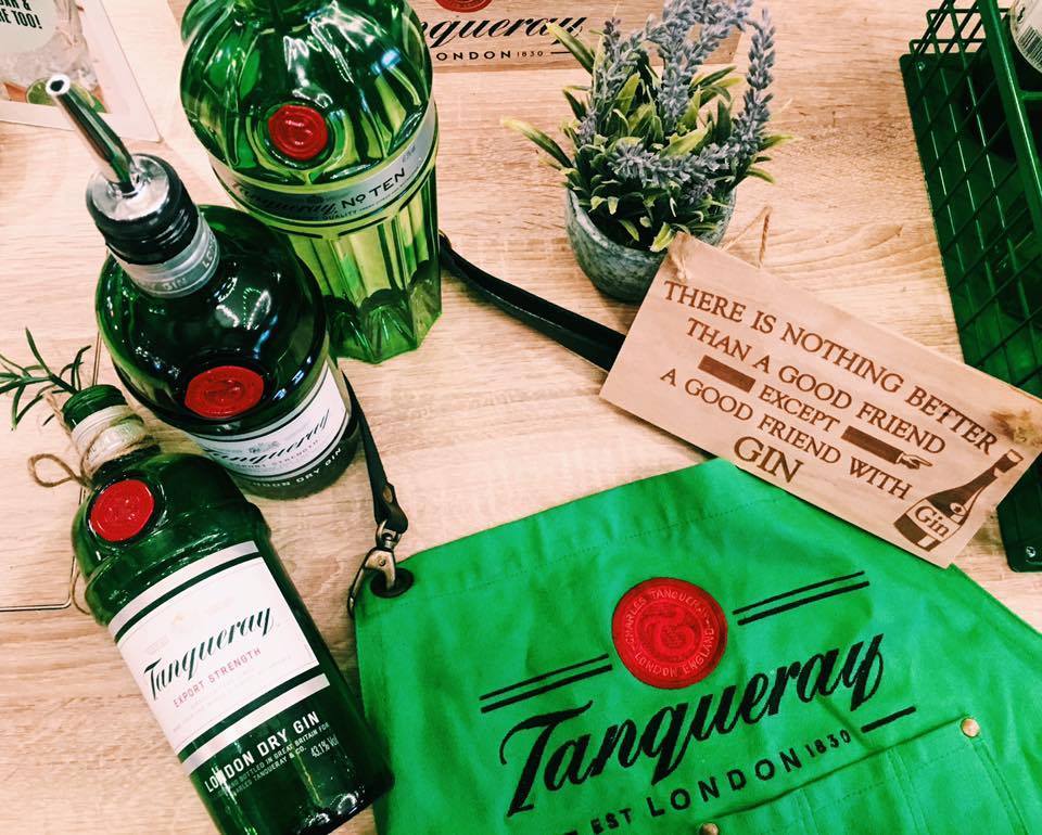 SlugHanover's tweet image. How is it Thursday already? This means one thing...THE WEEKEND STARTS TOMORROW!

Warm up with our 2 for 1 Tanqueray Gin, ALL DAY, EVERY THURSDAY!