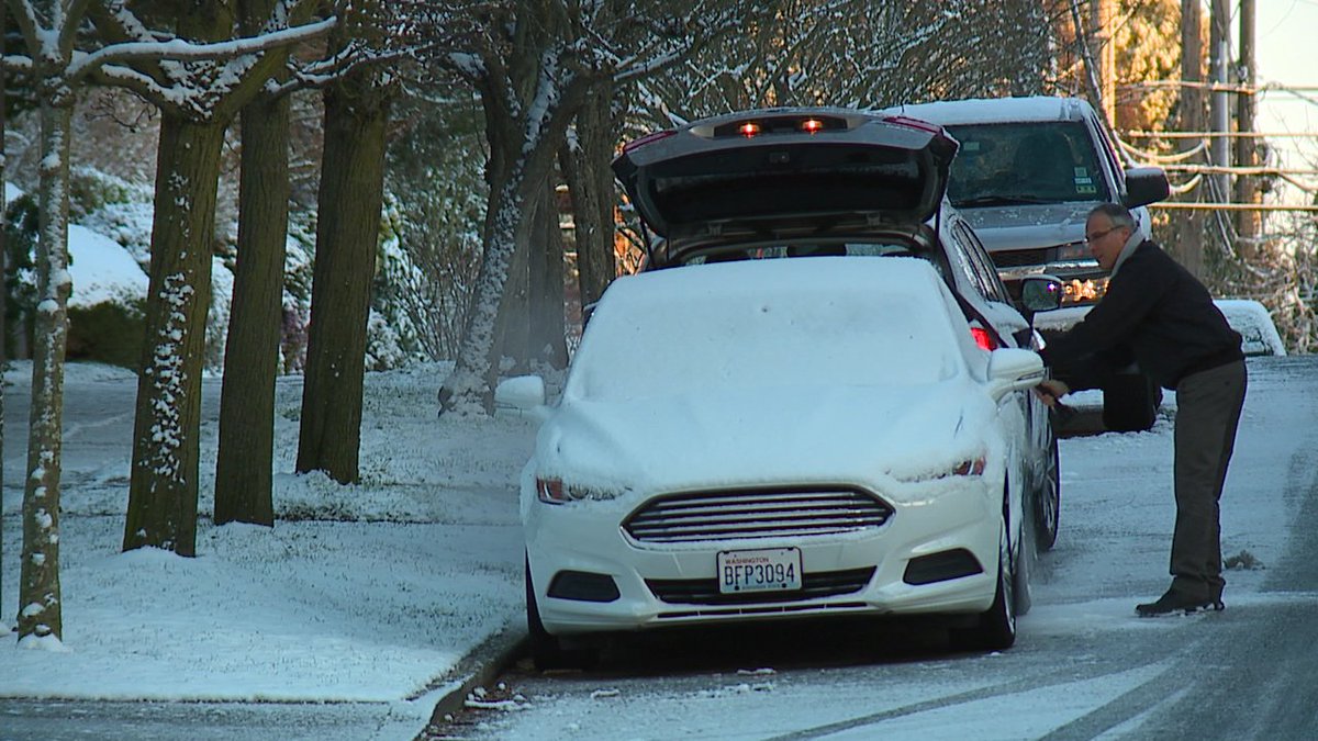 DJackFOX13's tweet photo. Its a snow day in the @CityofSeattle #Q13FOX Be sure to check our forecast with @katieboerTV to see what to expect next. #wawx https://t.co/VfI9dpQgEC