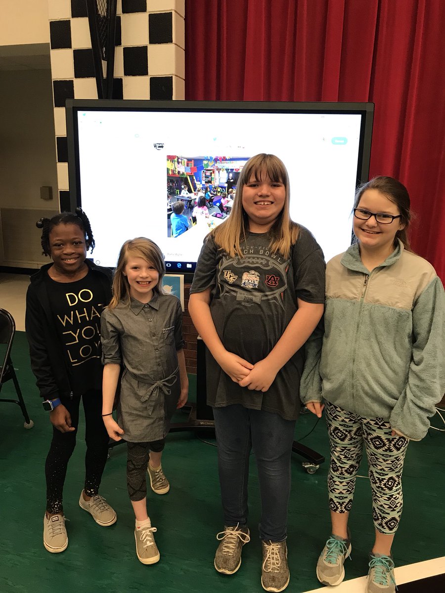 cwalker_collab's tweet photo. Digital Learning Day at LES! @TCBOE_LES @officialDLDay #learninglead https://t.co/E6hBDrispD