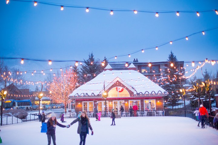 Looking for a place with skiing and culture to discover in equal measures? Visit #Aspen this winter! #AspenSnowmmas #Skiing #SkiTrip