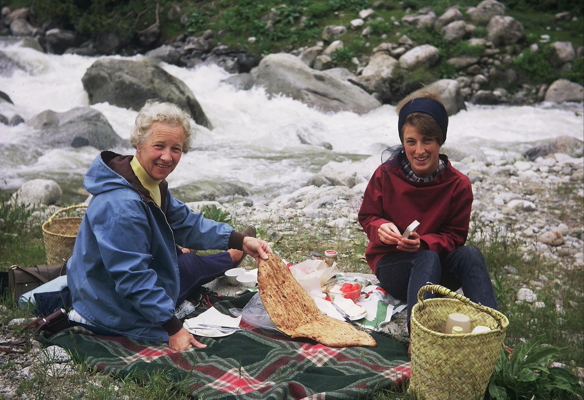 A photo from the late 1960s, when U.S. Embassy staff and their families enjoyed a picnic with #Afghan food in the countryside outside #Kabul. #USAfghanPartnership #AfghanistanNeverSeen. Pic from the @USEmbassyKabul