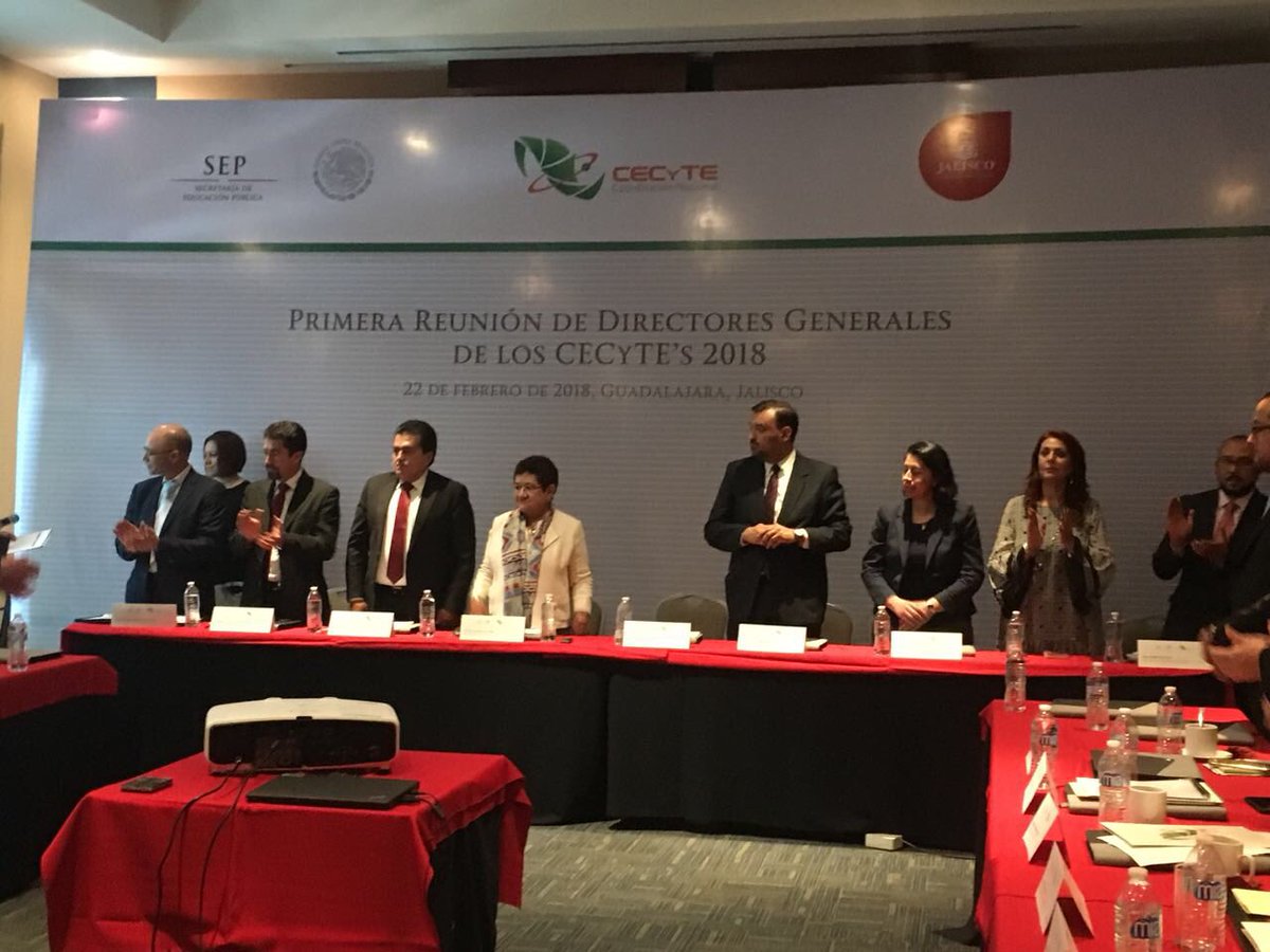 cecytejal_'s tweet photo. Primera Reunión de Directores Generales de los CECyTEs, teniendo a nuestro estado como sede, y contando con la presencia de nuestro Director General @RomeroMenaFco, autoridades estatales y federales.
¡Bienvenidos a #Jalisco! | @ponchogomezg @ENRIQUEMACEDO https://t.co/swq5vth410