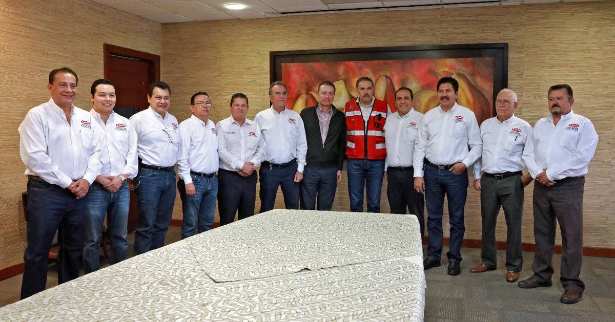 En reunión con directivos de la CMIC Sinaloa Centro, encabezados por  Héctor Alfonso Torres Galicia, refrendamos el compromiso de seguir trabajando en equipo para construir más obras en beneficio de los sinaloenses.
