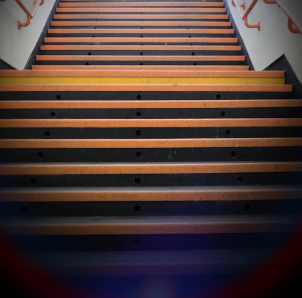 Exhausting day,2 appointments at 2 hospitals.😳Buses🚌tube🚇overground🚊trains🚆. Gave myself lots of time with tea breaks☕️ and naps on the bus. Apart from the eyewateringly painful needles💉😬 it was okay.😊 And those stairs,I jolly well climbed them!😀🙌#slowbutsure #onwards