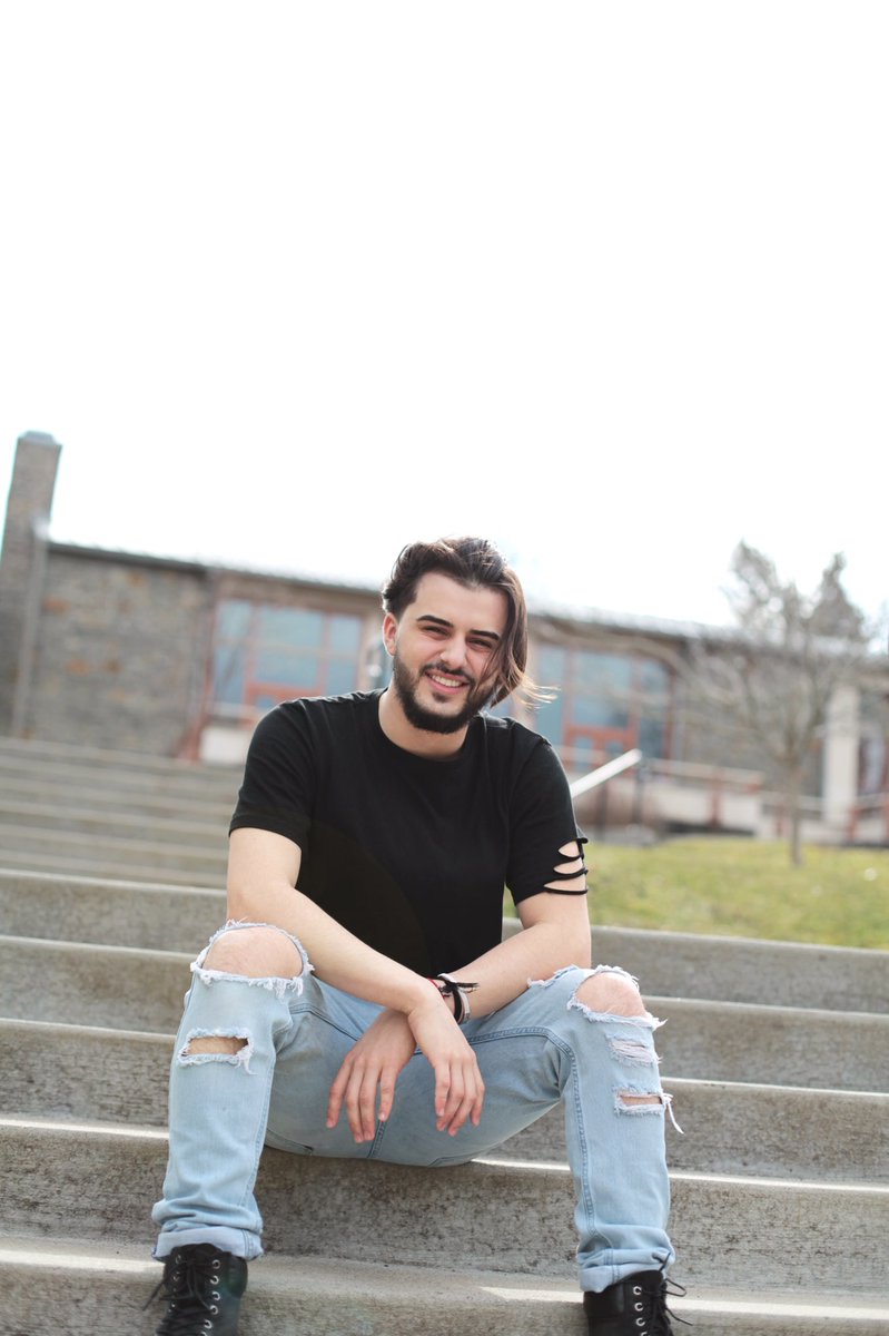 Congratulations to our DJ of the week, Jeustin Navarro!! Tune into his show,The Hour, Saturdays 11pm-12am 📻 ✨