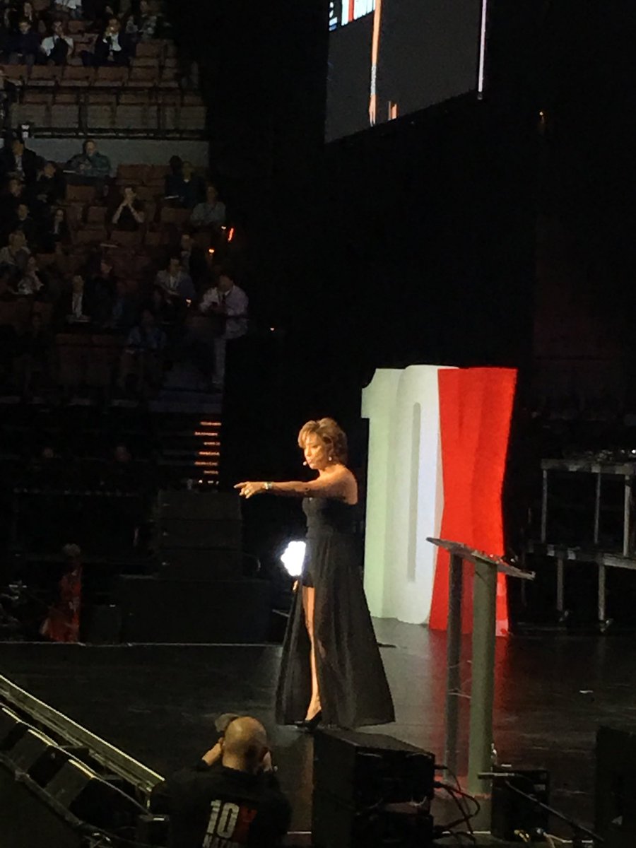 BlingLifee's tweet photo. @forbesriley this was worth missing lunch for 💯❤️#10X #10XGrowthCon #spingym #blinglife https://t.co/tHA1CM7PJx