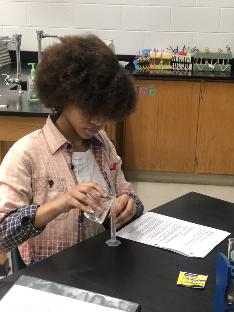 JarrattBioTeach's tweet photo. Biology students explored two characteristics of life today—metabolism and growth! Yeast is an inexpensive way to allow students to “do science” and use inquiry! #shsindianpride #scpsva #onelabaweek https://t.co/qL3Saib7Rt