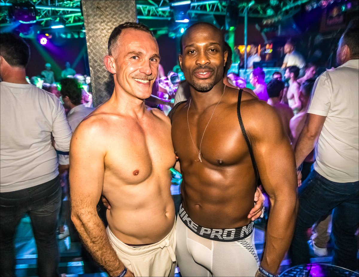 3Vallees_france's tweet photo. Europe’s Biggest ‘Snowmosexual’ #LGBT Wintersports And Music Festival Turns 10 https://t.co/jrlFd6werp #lesmenuires #EGSW2018 https://t.co/bYe7yYR9Hh