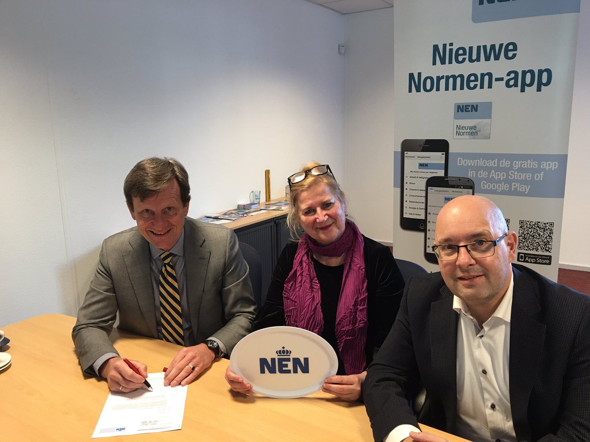 Maatschappelijk betrokken  @NEN_Pers heeft weer voor drie jaar  de ondersteuning als Founder van onze Uitdaging toegezegd. Heel dankbaar zijn we daarvoor.
Op de foto Rik van Terwisga , de nieuwe Managing Director van de koninklijke NEN en <a href="/vdZdn64/">Edwin van der Zijden</a> en <a href="/FaithinCompany/">Wilma Broeseliske</a>