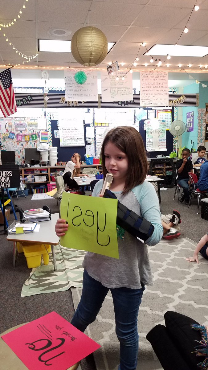 melbelnickname's tweet photo. Mystery Skype with Ms. Frazier's 3rd grade. Hello Topeka, KS! #DLDay #HCSELI https://t.co/et2rR3wsXh
