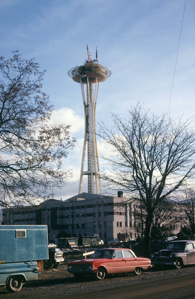 Space Needle tweet media