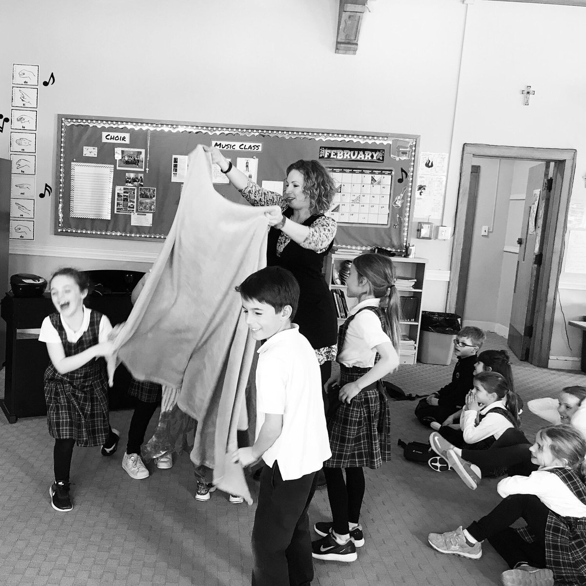 saintasredhawks's tweet photo. Our second graders loved this visit from Chicago Opera Playhouse! Thank you, Sara Thompson, for sharing your love of musicals and operas with us. #chicagoopera #proudtobesaintas #evanston https://t.co/VkQ8o0AOYb