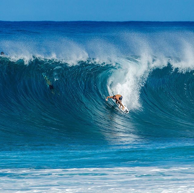 QuikBrasil's tweet photo. Passo a passo para um tubo inesquecível:

1- Escolha a maior onda da série;
2- Drope;
3- Enquadre o corpo;
4- Aproveite momento;

Boardshorts Quiksilver: https://t.co/HFcgMhAUss. 

Disponíveis na loja online, nas lojas Quiksilver e nas maiores surfshops do país. https://t.co/7lFCskXcyo