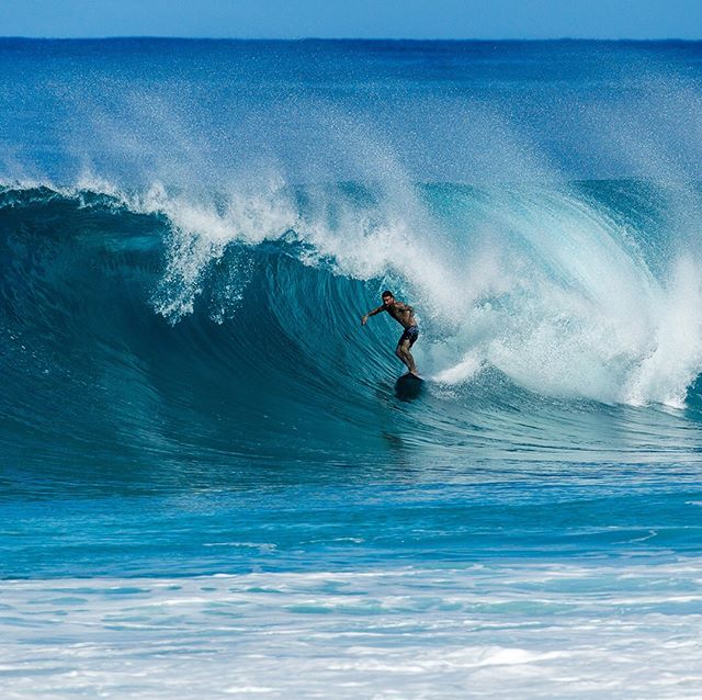 QuikBrasil's tweet photo. Passo a passo para um tubo inesquecível:

1- Escolha a maior onda da série;
2- Drope;
3- Enquadre o corpo;
4- Aproveite momento;

Boardshorts Quiksilver: https://t.co/HFcgMhAUss. 

Disponíveis na loja online, nas lojas Quiksilver e nas maiores surfshops do país. https://t.co/7lFCskXcyo