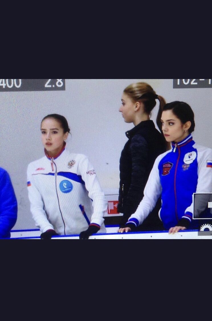 Cheering on the US ladies and #thelittlewar #tonight #PyeongChang2018 @JannyMedvedeva #AlinaZAGITOVA