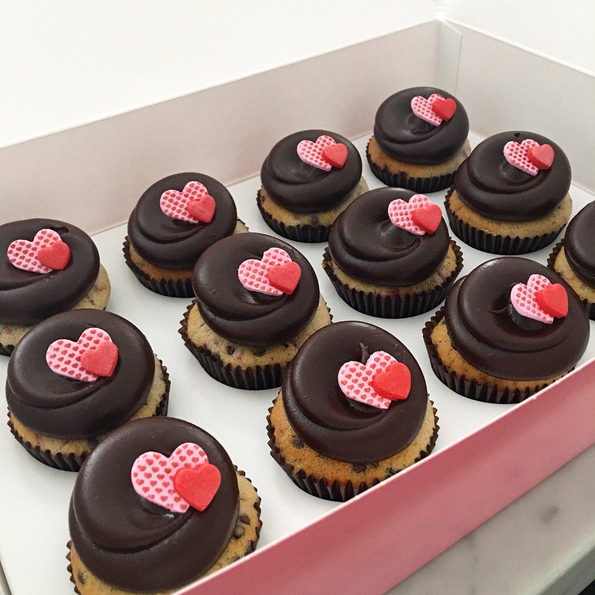 GTownCupcake's tweet image. 💕❤️💕 #raspberrychocolatechip #georgetowncupcake #februaryflavors 💕❤️💕