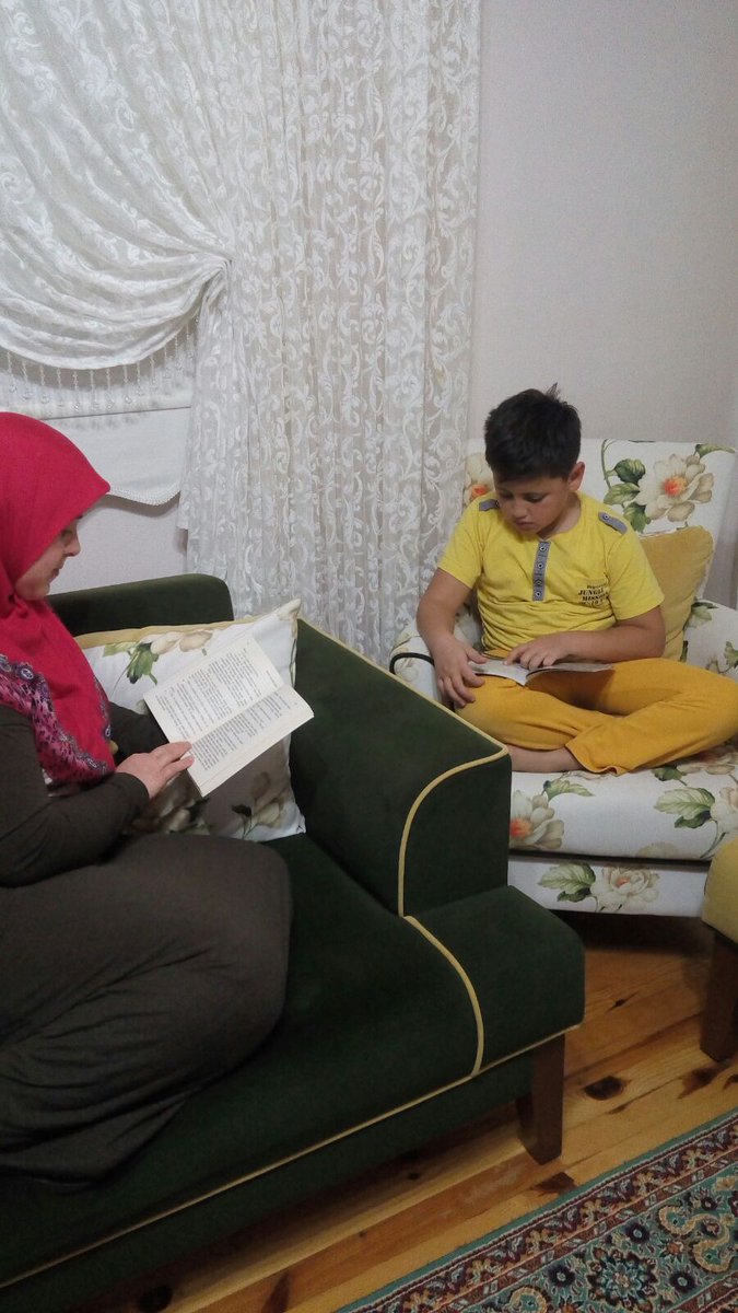 Anne oğul okuyor #Çakallıokuyor  #samsunokumavakti <a href="/KavakMem/">KavakMem</a>