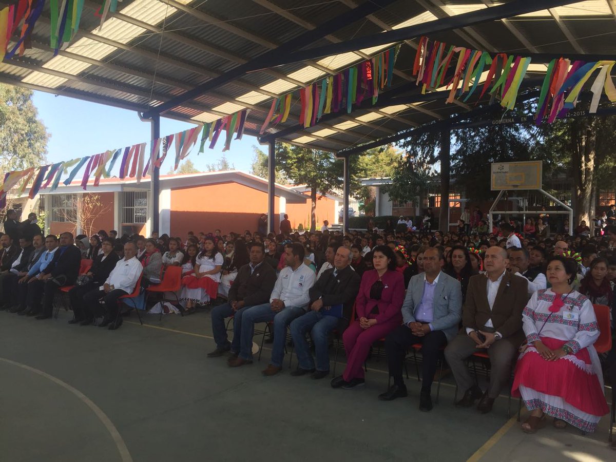 Agradezco la invitación a la XI Muestra de Lengua Materna ÑÖÑHÖ, que organiza la Secundaria Técnica 24 “Rafael Ramírez”, de la comunidad de San Ildefonso, juntos seguimos manteniendo vivas nuestras costumbres y tradiciones.