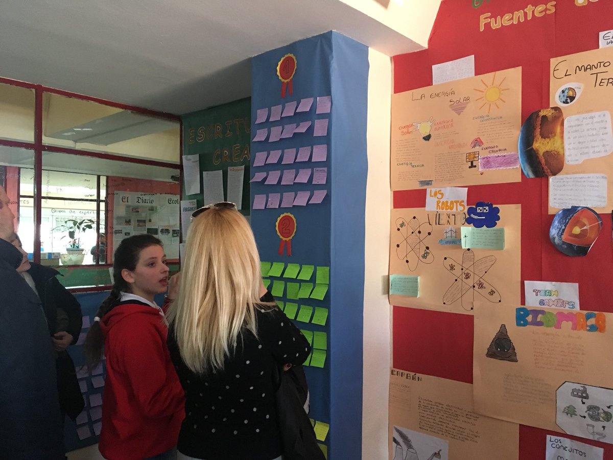 crisculgar's tweet photo. Cuando tus alumnos se sienten orgullosos de sus portfolios y su clase y cuentan con detalle a su papá y mamá todo lo que saben... #celebraciondelaprendizaje #TrilemaElPilar @trilemamadrid https://t.co/cuRyDEI5PZ
