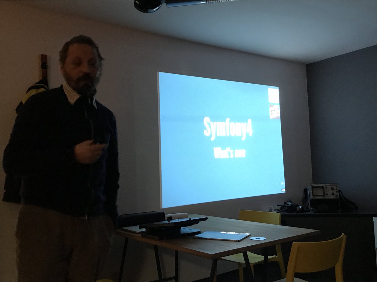 phpvarna's tweet photo. Започнахме срещата! @zecho23 ни разказа какви са новите неща в #symfony 4 #phpvarna https://t.co/RBGW7Y5dGf