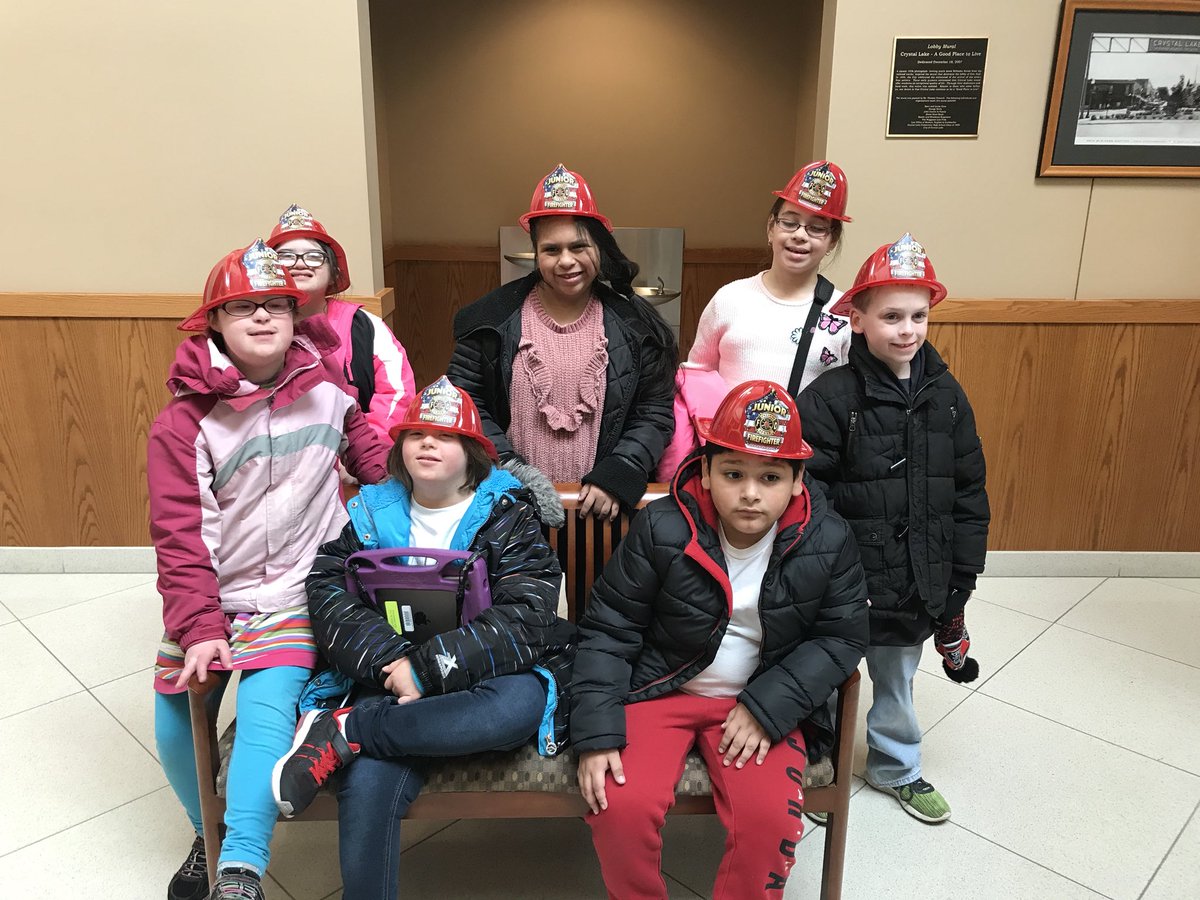 MrsConnerSLP's tweet photo. We had so much fun at City Hall! Thanks to the police officers, firefighters, and public works for keeping us safe! @GlacierRidgeD47 #polarbearpride #crystallakecityhall https://t.co/EARNq10xkp