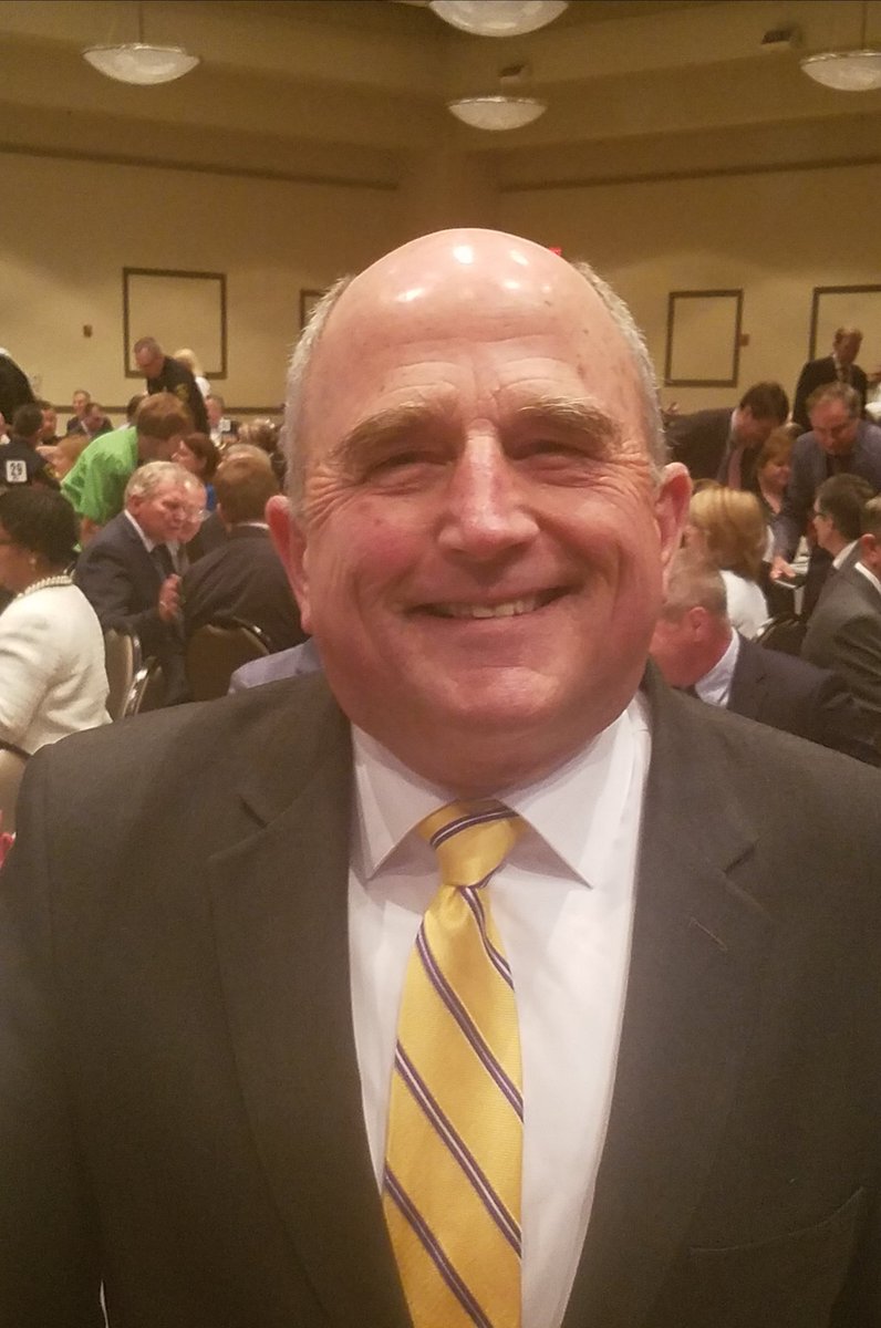 AboutChesapeake's tweet photo. Mayor West recognizes Portsmouth Mayor John Rowe and his unique perspective as a former City Hall administrator. @JohnRoweMayor #CSOC18 #TheFutureStartsNow https://t.co/elZTvSXibU