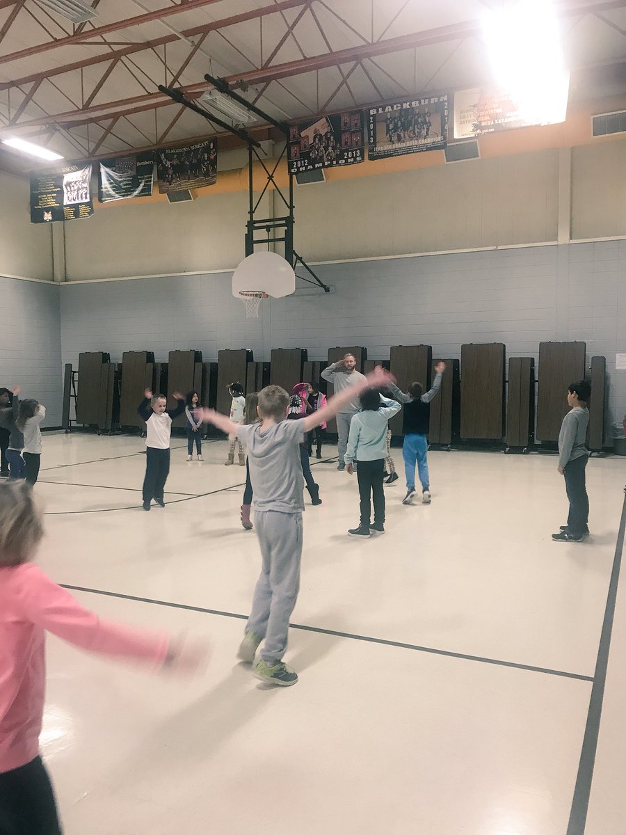 taylor_ancell's tweet photo. Wishing we were on the beach with our kiddos but, instead we brought the beach to them! Ships and Sailors is an all time favorite! #Snowdayfun #Springpleasehurry https://t.co/soKAh27Sal
