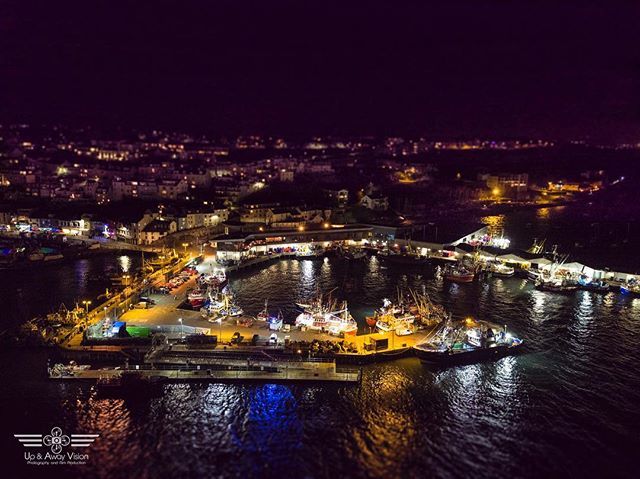 Brixham Fish Quay looking splendid with the lights on. 
#brixham #fishing #fishmarket #trawler #brixhamfishmarket #quay #fishtown #nightphotography #dronephotography #lights #sea #portofbrixham #harbour #sealife #brixhamharbour #boats #fish #picoftheday … ift.tt/2oi9bPm