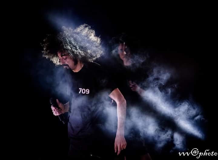 ValeBrocculi's tweet photo. Ed ora che continuo a non capire, non mi resta che...
@CapaSound #jodallavitanonhocapitouncazzo #prisoner709tour #caparezza https://t.co/5hma7ASqN4