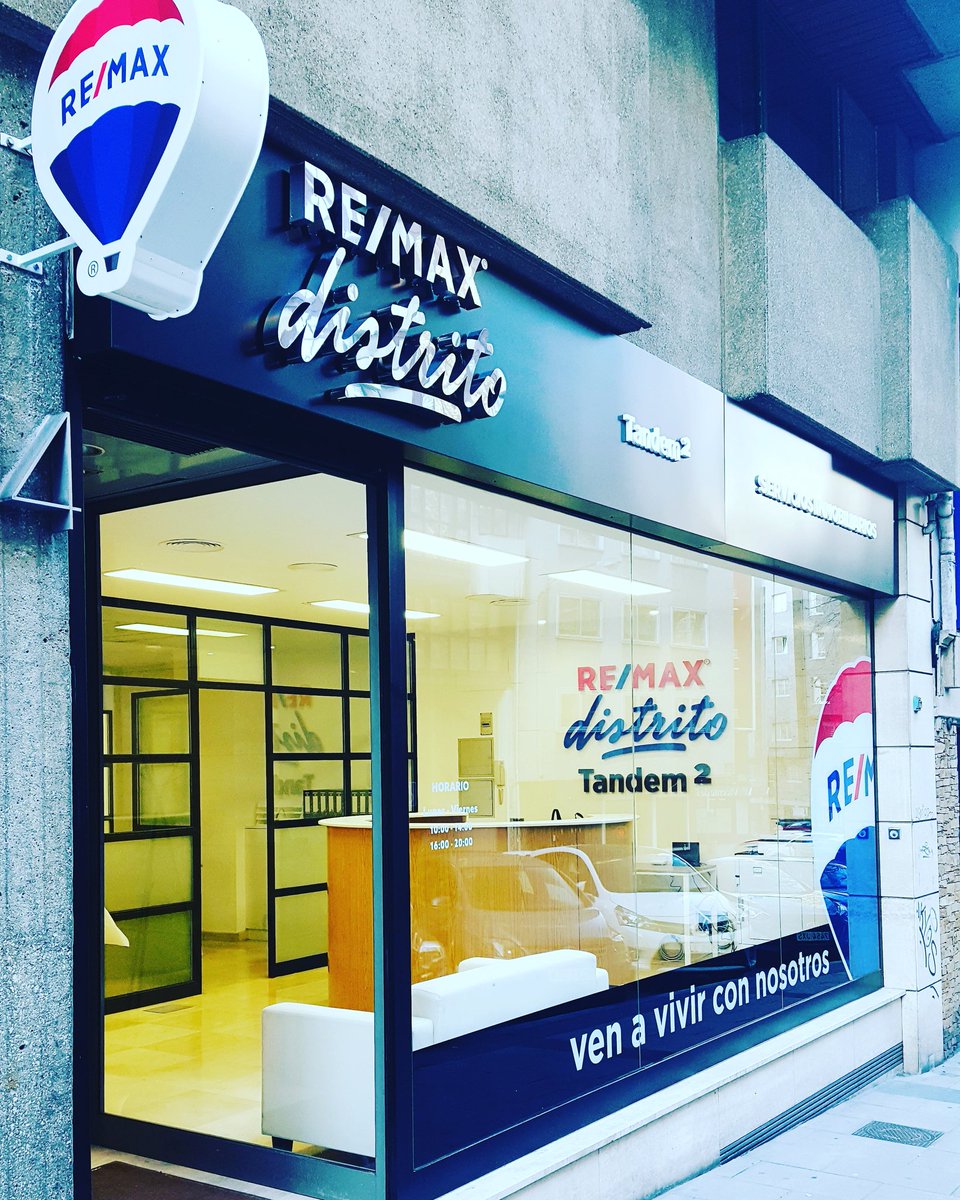 noow_distrito's tweet photo. Aforo completo en nuestra oficina de #ACoruña de la mano de nuestro director de expansión @ivan_remax.  
Ven a vivir con nosotros en Á Coruña y alcanza tu mejor versión profesional!
#SomosRemaxDistrito #VenAVivirConNosotros
#culturaDistrito  #remax #inmobiliaria #España https://t.co/Yd2Y6ndsXy