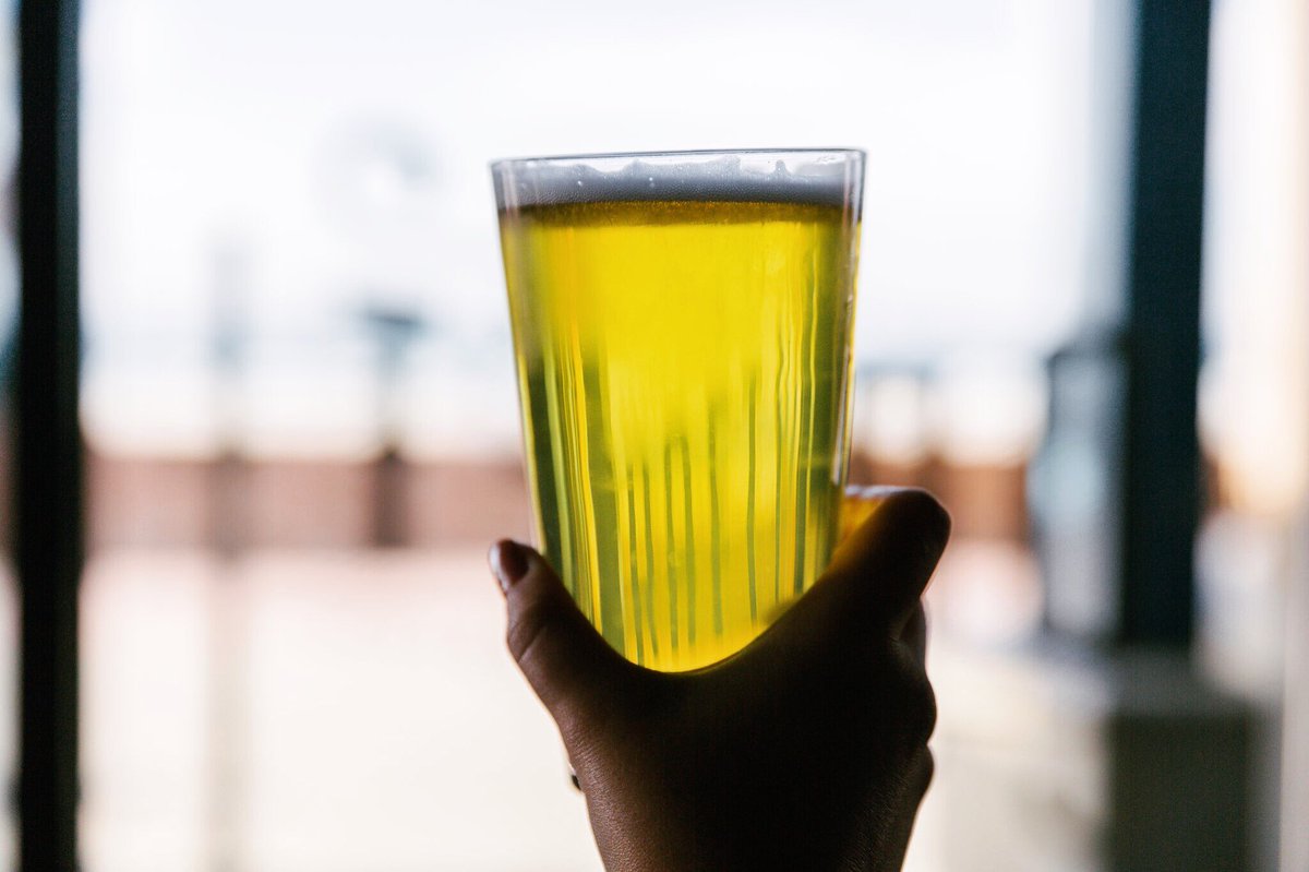 DraftSanDiego's tweet image. 69 beers on tap &amp;amp; ocean views at #Draft - how’re you spending your Thursday?