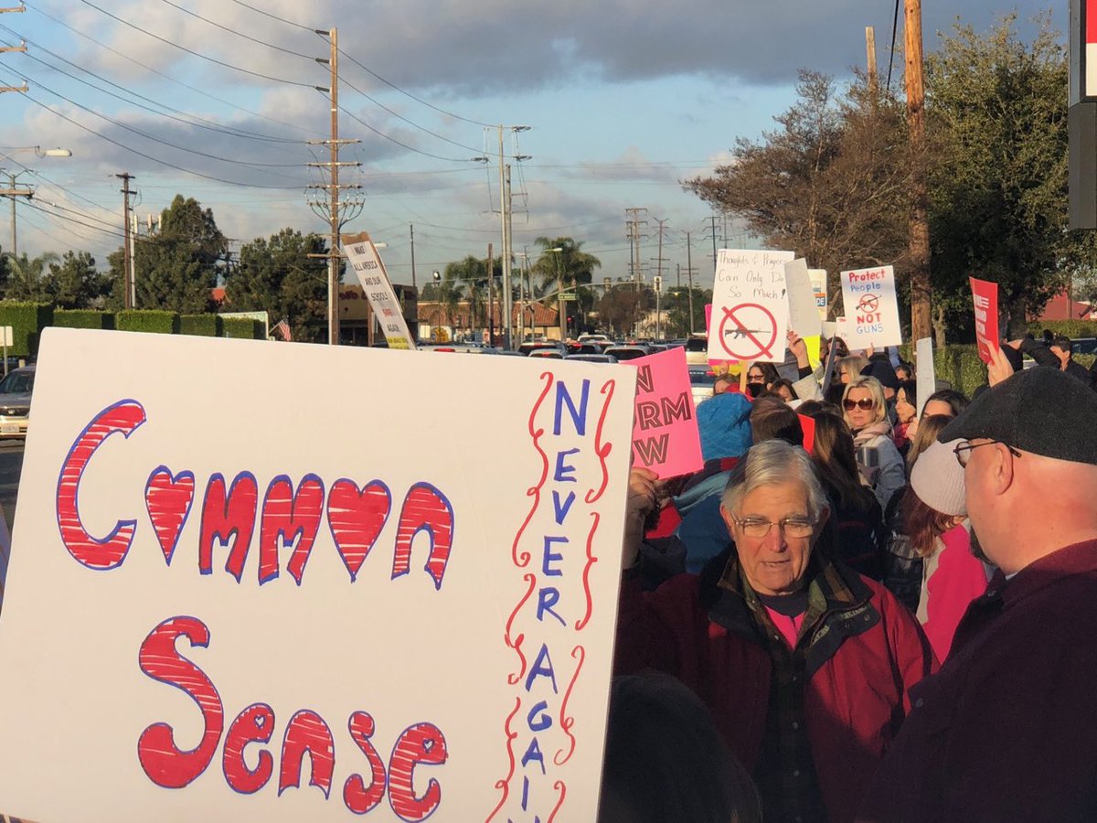 Dems_SealBeach's tweet photo. Amazing March for Gun Sense this morning at Los Alamitos HS. #StudentsStandUp rubio @losalydsa @LosAlamitosUSD @ocregister #GunReformNow #ParklandStudentsSpeak @Laura_Oatman thank you for supporting our community! https://t.co/7WdvZJbpqM