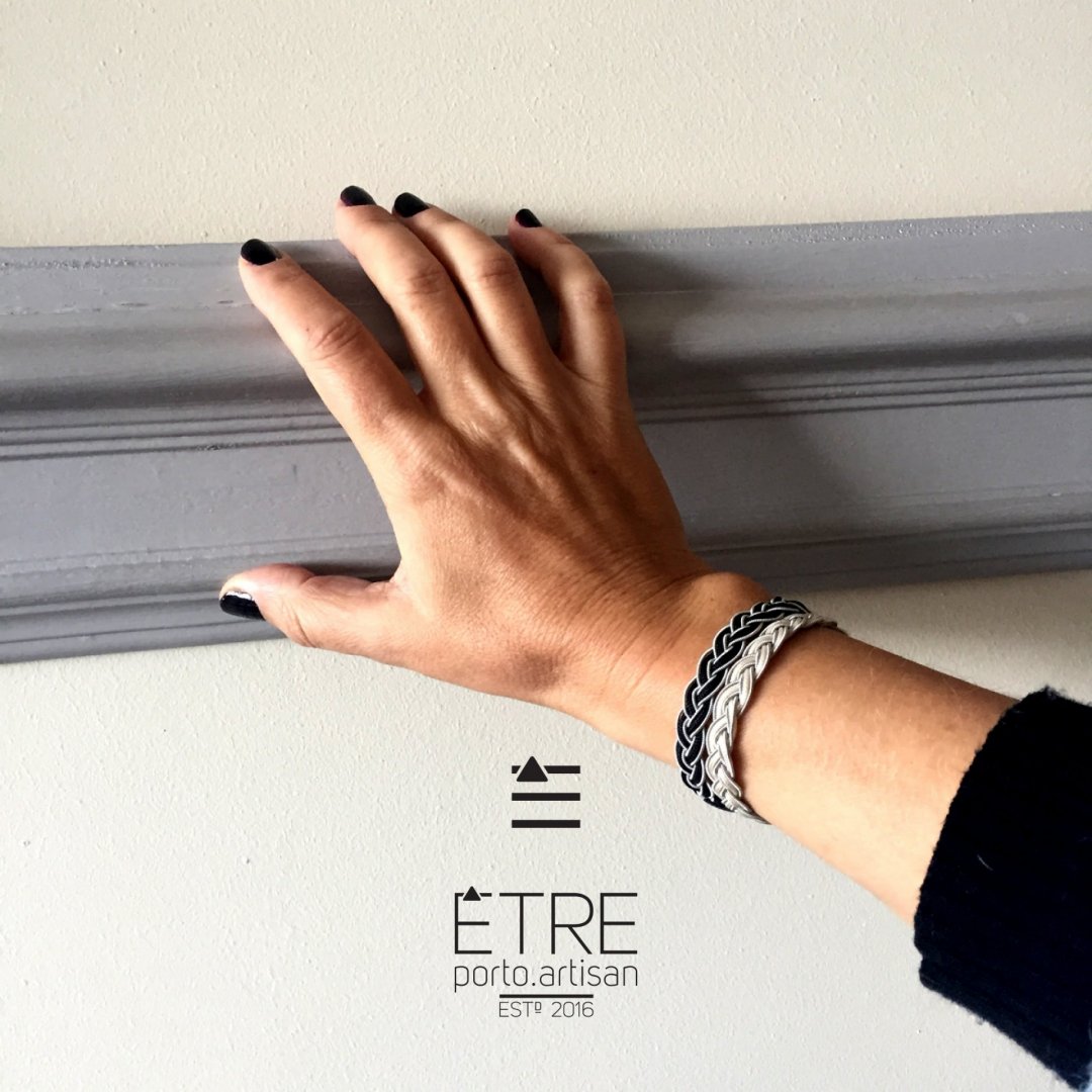 etreartisan's tweet photo. Guitar strings and nautical cord bracelets! #etreartisan #artisan #nauticalbracelet #stylish #fashionaddict #menaccesories #womenaccesories #menbracelets #lanyards #keychain #porto #fashion #essentials #trendy #nauticalbracelets #pulseiras #stylishmen #instafashion #outfitofthed https://t.co/qsQTV3BBlS