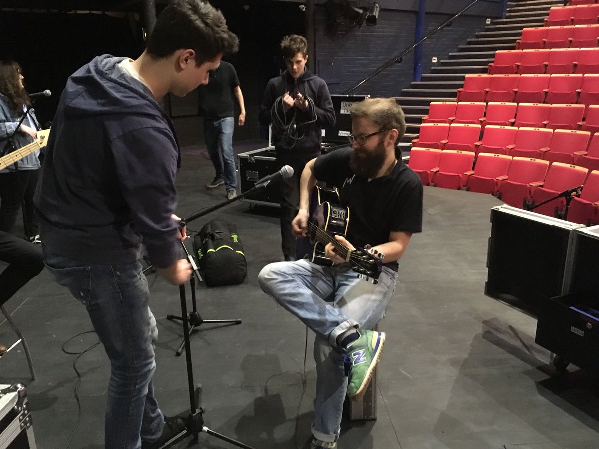 Another great evening @NewWolsey #youngtechnicians Learning about live sound with lots of help from @noisyjames and @THEbeardypete