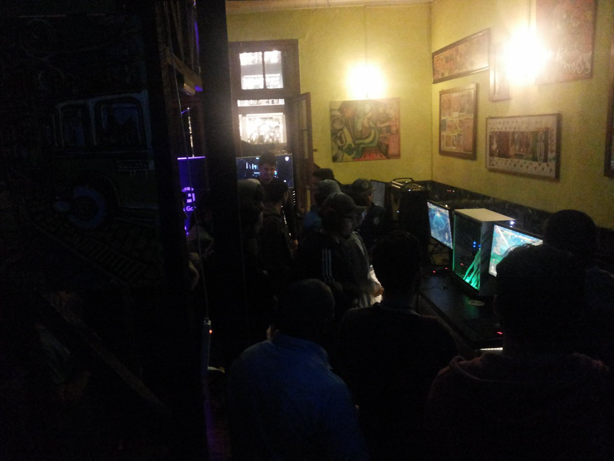 ETCMcflyChile's tweet photo. ¡Ayer vino mucha gente a #CAFEJOURNAL junto a #LG & #MSI! Nos hoy nuevamente desde las 19:00 hrs. con @OmenOfSorrow & #DBFZ. https://t.co/KBrnzOUMke