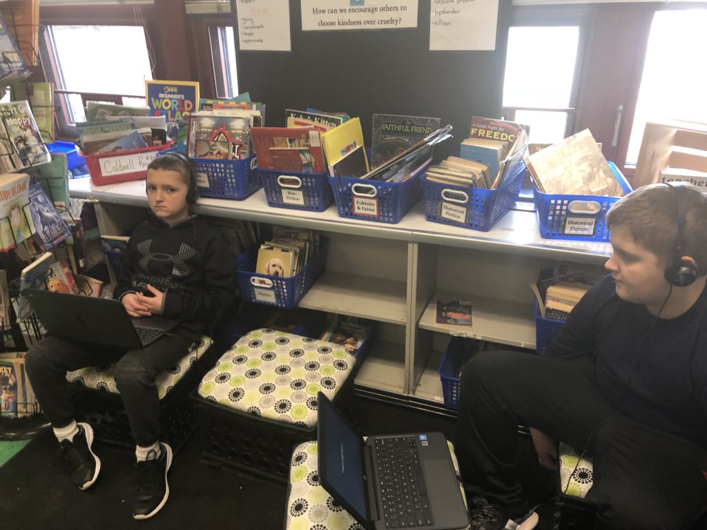 ncaldwell21's tweet photo. As we continue with #DLDay18, students are becoming digital citizens and learning about safe texting. #digitalbulldogs #isdfutureready #d109pride @BrodnickiSchool @ISD109 https://t.co/TXu6Wi7Sgt
