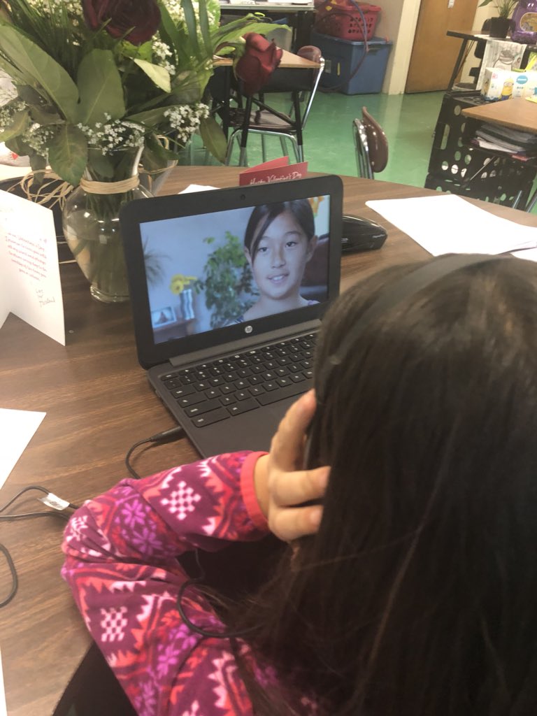 ncaldwell21's tweet photo. As we continue with #DLDay18, students are becoming digital citizens and learning about safe texting. #digitalbulldogs #isdfutureready #d109pride @BrodnickiSchool @ISD109 https://t.co/TXu6Wi7Sgt